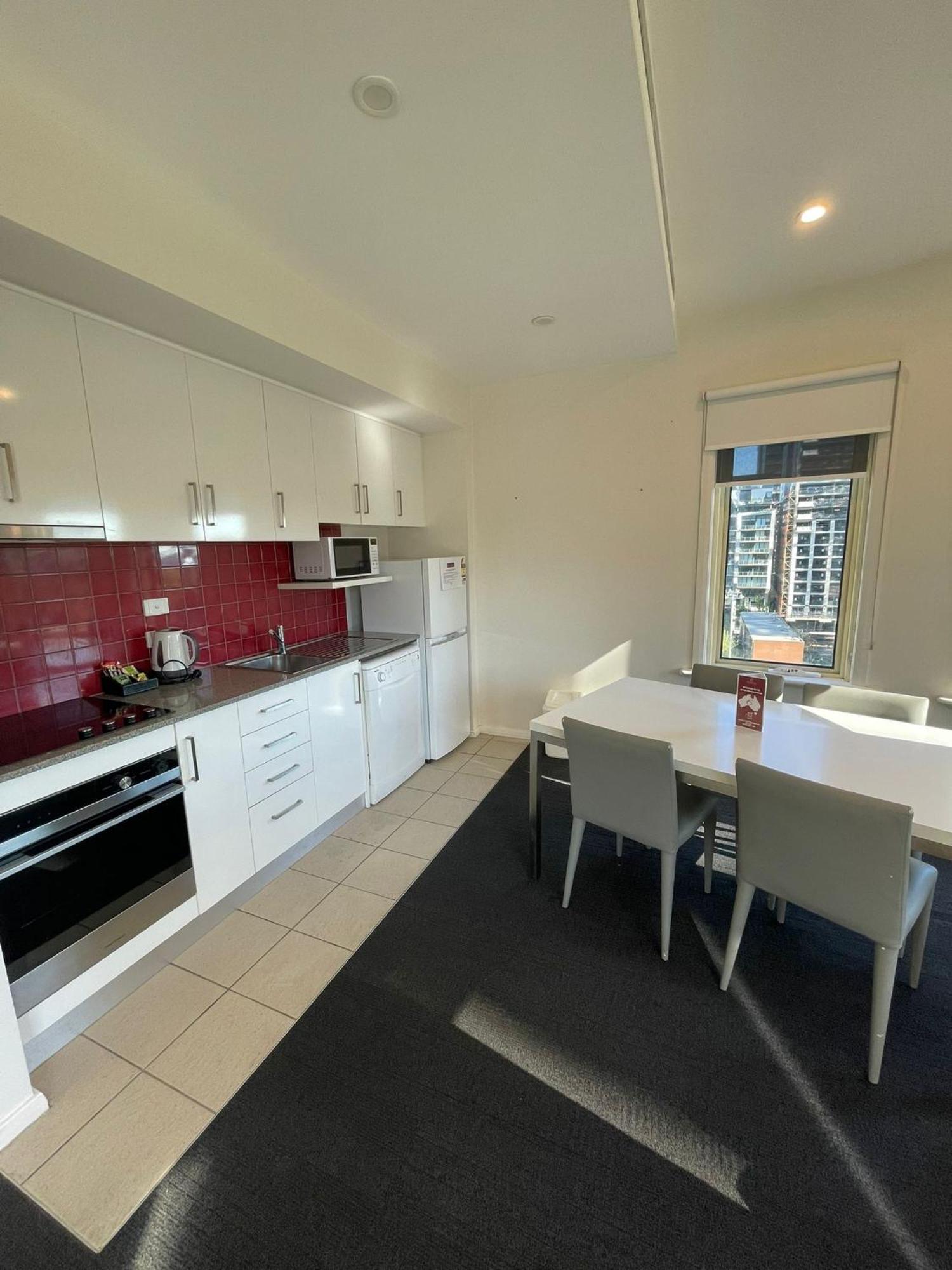 South Yarra Central Apartment Hotel Melbourne Exteriör bild